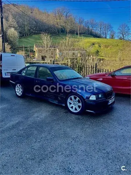 Usado BMW 320 150 CV (110 kW) 1996 Azul Berlina