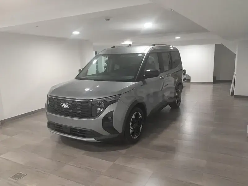 Nuevo Ford Tourneo Courier Active 125 CV (91 kW) 2026 Gris / plata Monovolumen