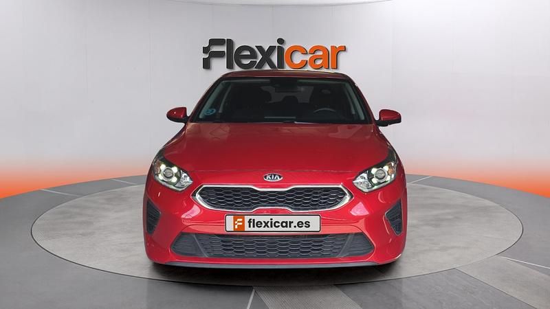 Begagnad Kia Ceed 115 HK (84 kW) 2020 Röd Halvkombi