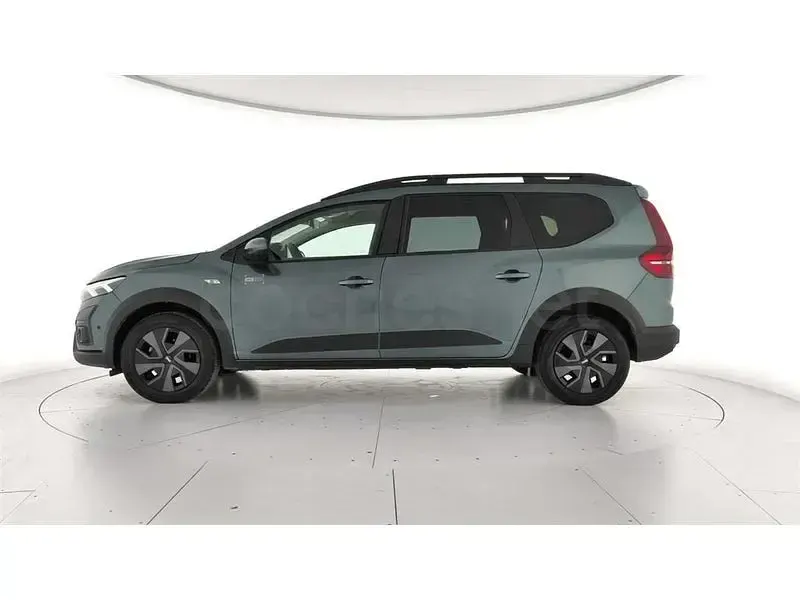 Usado Dacia Jogger Expression 110 CV (80 kW) 2025 Verde Monovolumen