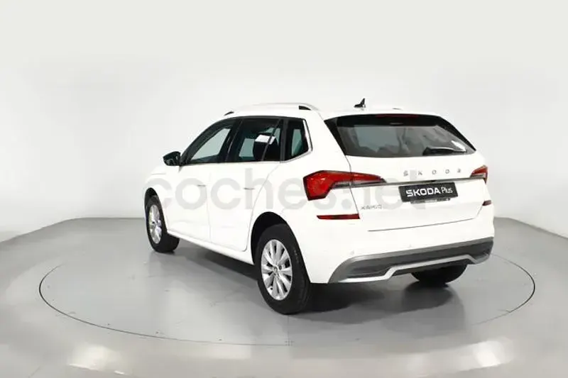 Usado Skoda Kamiq 110 CV (80 kW) 2022 Blanco SUV