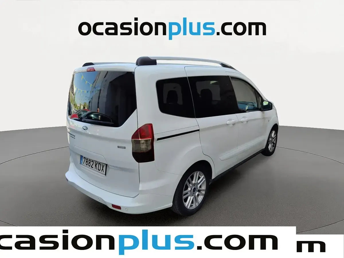 Usado Ford Tourneo Courier Titanium 102 CV (75 kW) 2017 Blanco Monovolumen