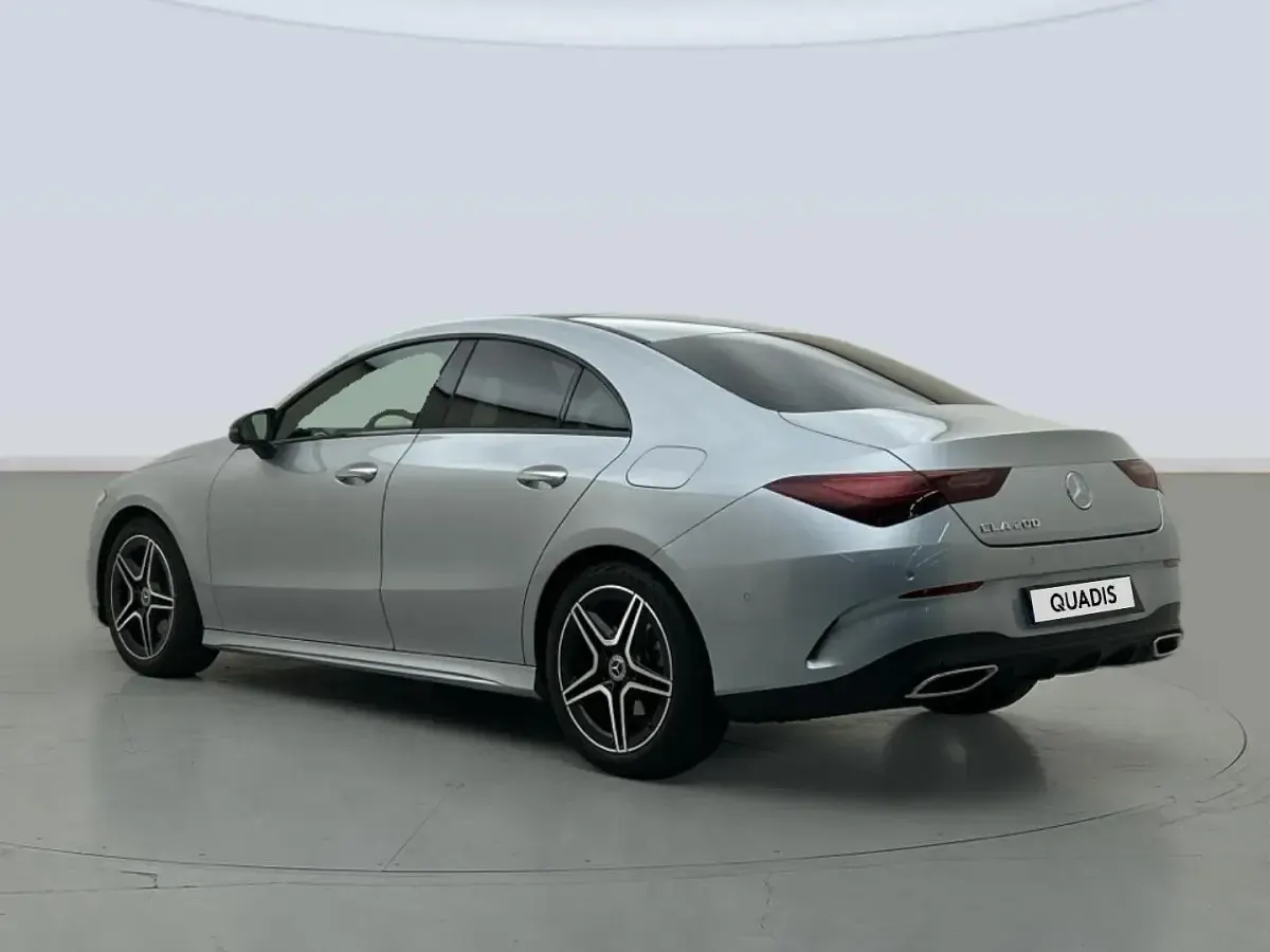 Usado Mercedes CLA200 163 CV (119 kW) 2025 Gris plata Berlina