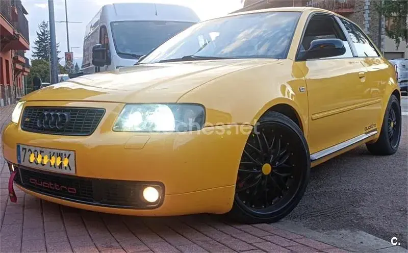 Usado Audi S3 225 CV (165 kW) 2003 Amarillo Utilitario