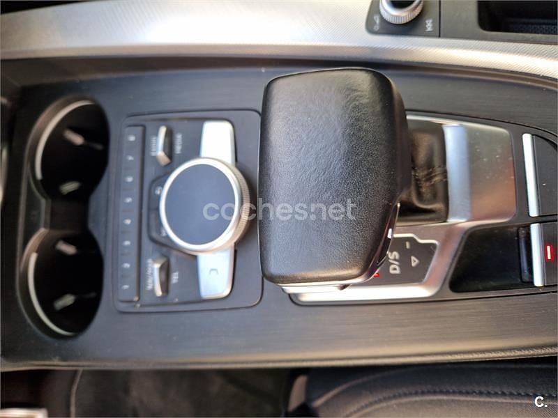 Usado Audi A4 S-Line 150 CV (110 kW) 2018 Gris / plata Berlina