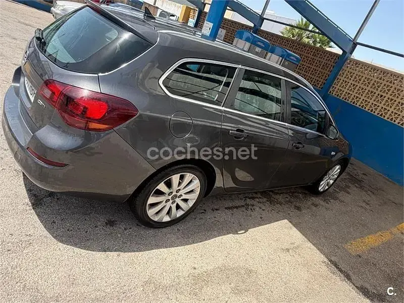 Usado Opel Astra Sport 110 CV (80 kW) 2011 Gris / plata Berlina