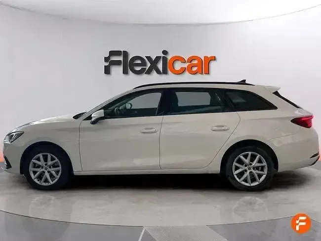 Usado Seat Leon Style 150 CV (110 kW) 2022 Blanco