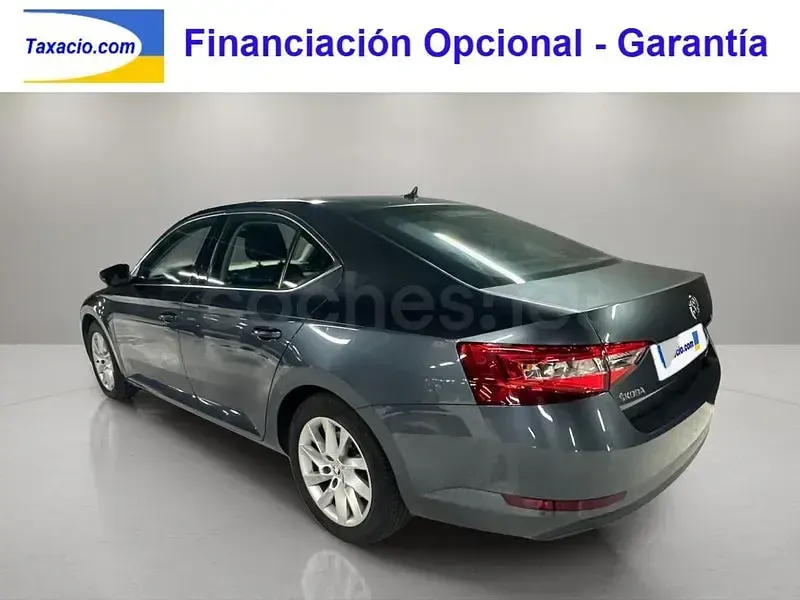 Usado Skoda Superb Ambition 150 CV (110 kW) 2017 Gris / plata Berlina