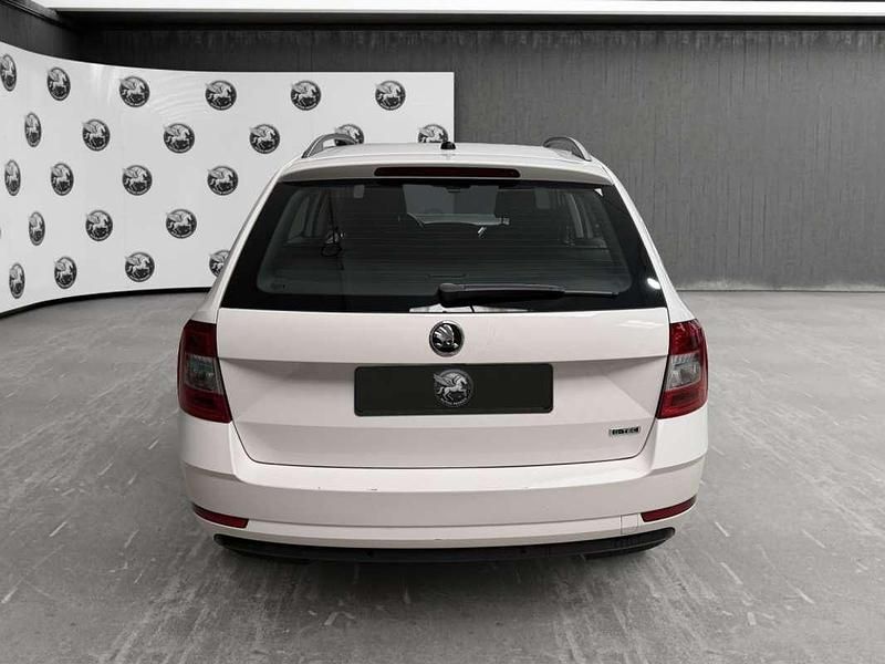 Usado Skoda Octavia Ambition 131 CV (96 kW) 2020 Blanco Familiar
