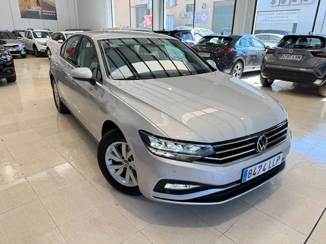 Usado VW Passat Business 150 CV (110 kW) 2020 Gris Berlina