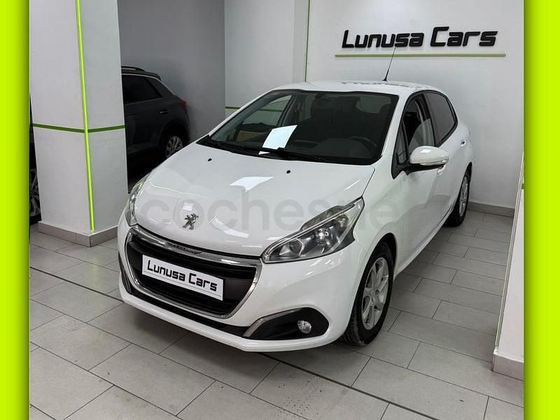 Usado Peugeot 208 Active 100 CV (73 kW) 2015 Blanco Utilitario