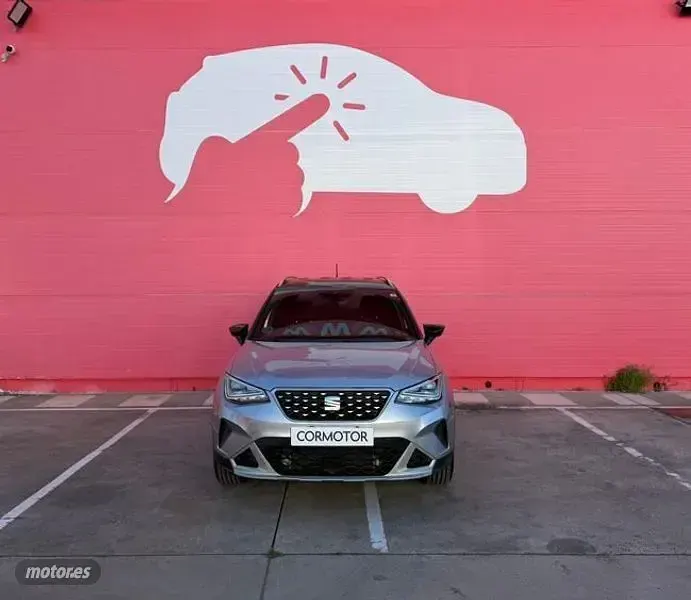 Usado Seat Arona Xperience 110 CV (80 kW) 2023 Gris SUV