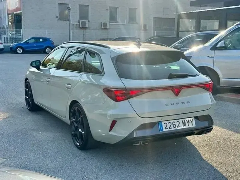 Usado Cupra Leon 150 CV (110 kW) 2025 Beige Familiar