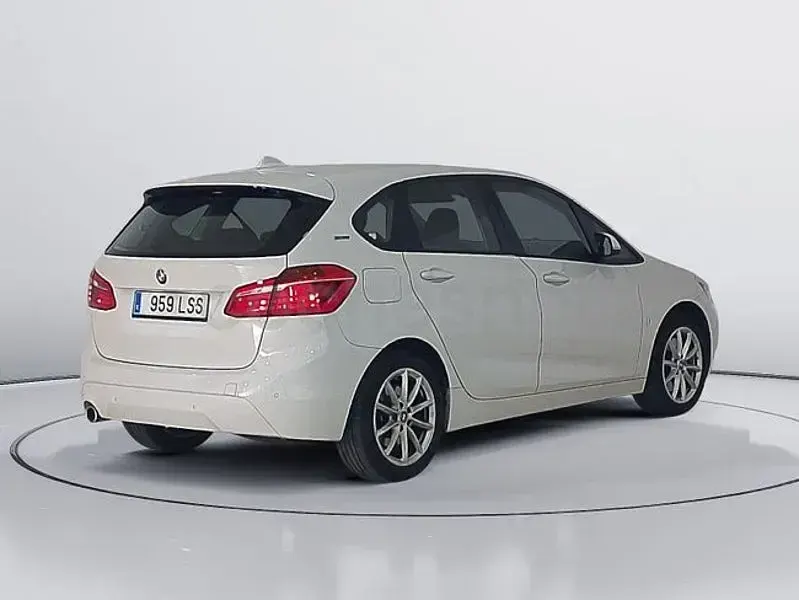 Usado BMW 225 Active Tourer iPerformance 224 CV (164 kW) 2018 Blanco Monovolumen