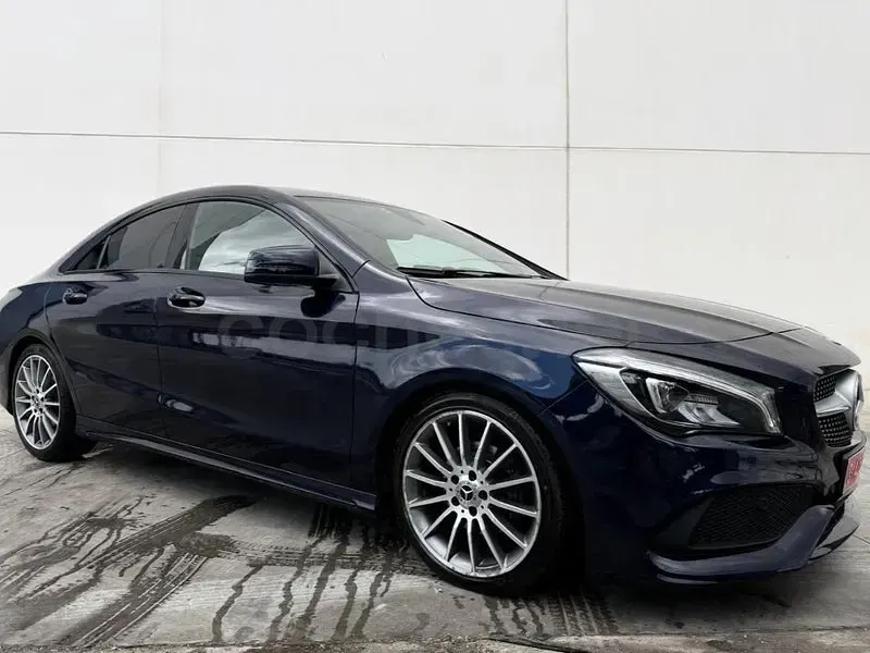Usado Mercedes CLA200 136 CV (100 kW) 2018 Azul Berlina