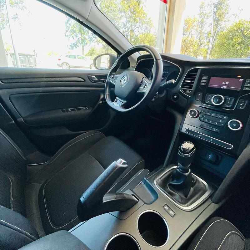 Usado Renault Mégane Cabriolet 90 CV (66 kW) 2018 Plata Descapotable