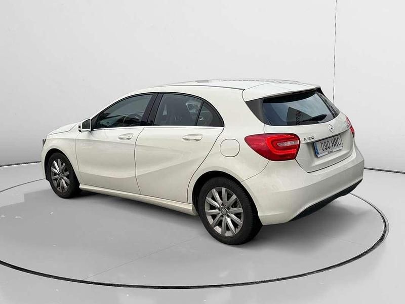 Usado Mercedes A180 Style 110 CV (80 kW) 2013 Blanco Utilitario