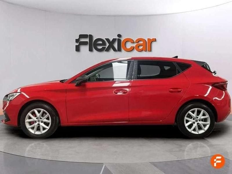 Usado Seat Leon FR 150 CV (110 kW) 2021 Rojo Utilitario