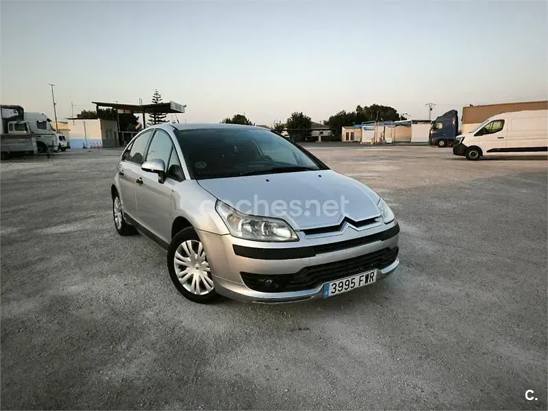Usado Citroën C4 92 CV (67 kW) 2007 Blanco Berlina