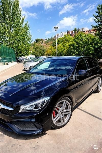 Usado Mercedes CLA200 Shooting Brake 136 CV (100 kW) 2018 Negro Familiar