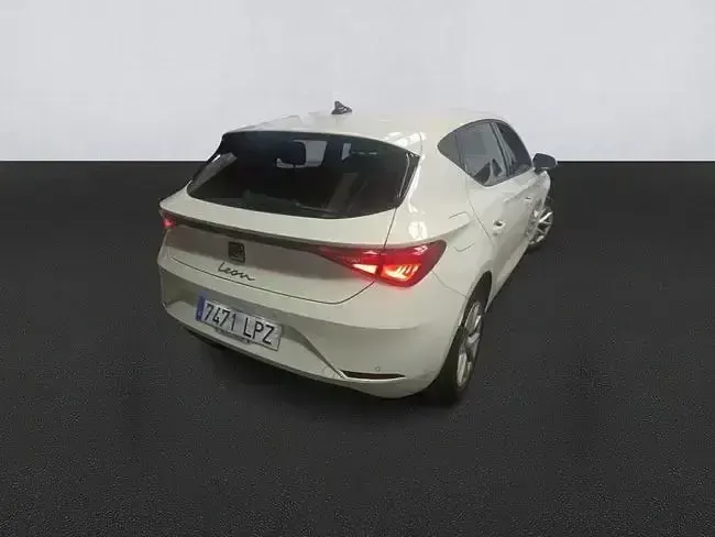 Usado Seat Leon Style 116 CV (85 kW) 2021 Blanco Utilitario