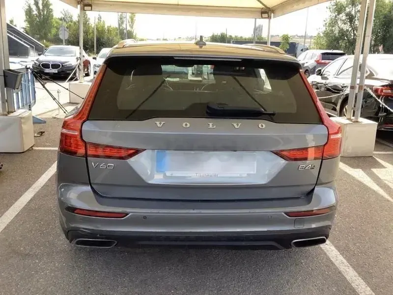 Usado Volvo V60 CC 197 CV (144 kW) 2021 Gris / plata Familiar