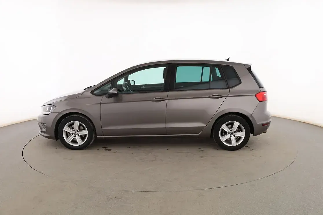 Usado VW Golf Sportsvan Advance 125 CV (91 kW) 2016 Gris Monovolumen