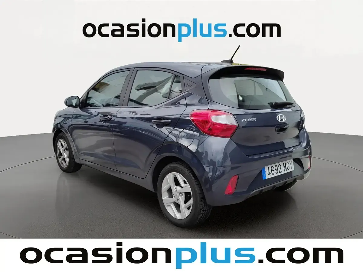 Usado Hyundai i10 67 CV (49 kW) 2023 Gris Utilitario