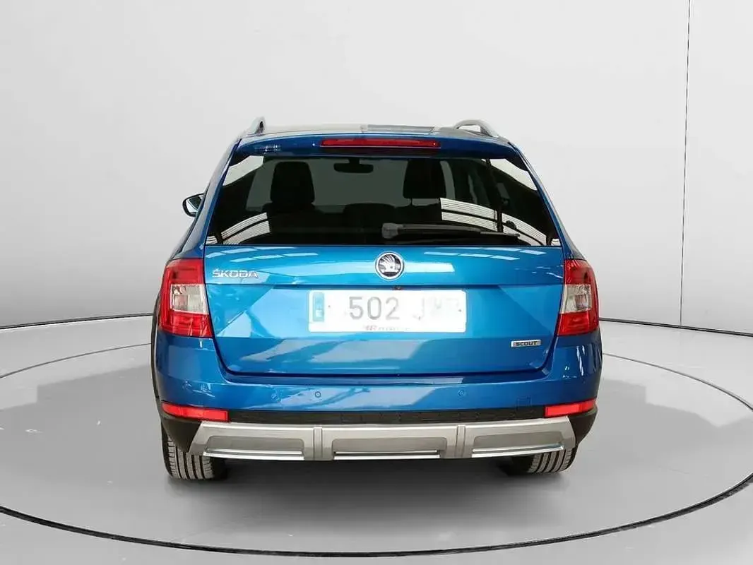 Usado Skoda Octavia 184 CV (135 kW) 2017 Azul SUV