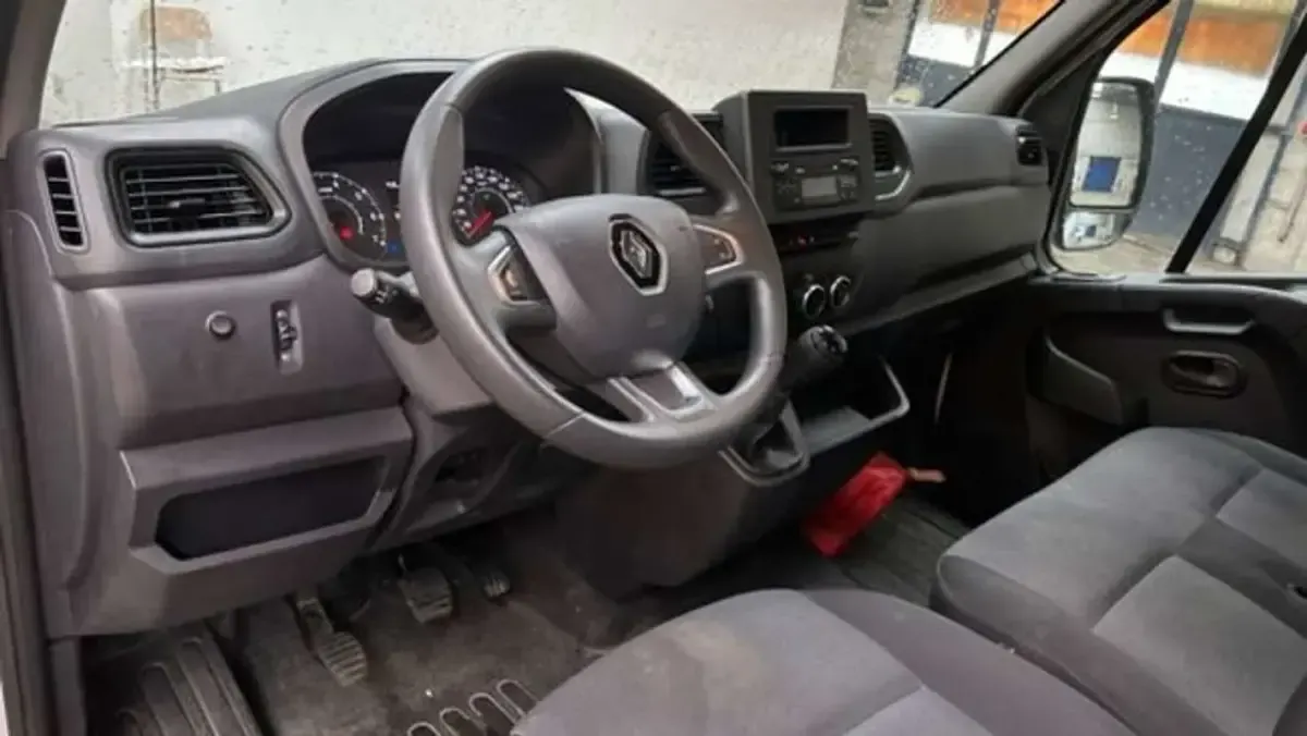 Usado Renault Master 131 CV (96 kW) 2023 Blanco Monovolumen