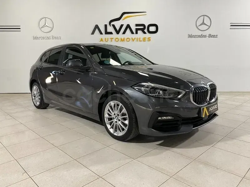 Usado BMW 118 Sport Line 136 CV (100 kW) 2020 Gris / plata Berlina