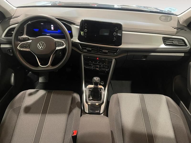 Usado VW T-Roc Life 150 CV (110 kW) 2024 Gris/plata SUV