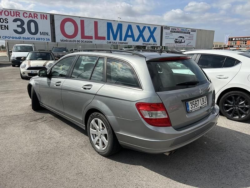 Usado Mercedes C200 Elegance 136 CV (100 kW) 2008 Gris Berlina