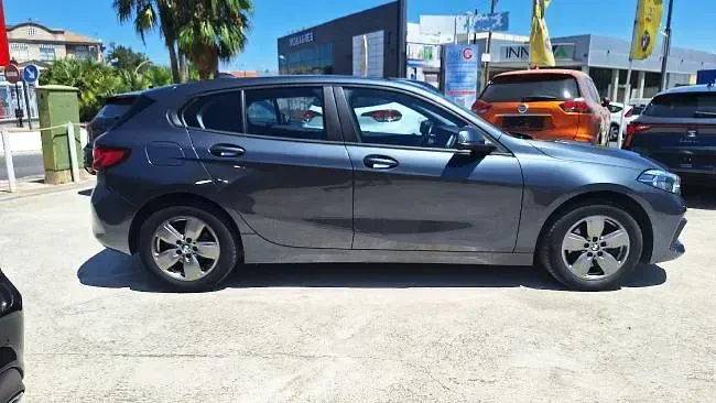 Usado BMW 116 2021 Plateado Utilitario