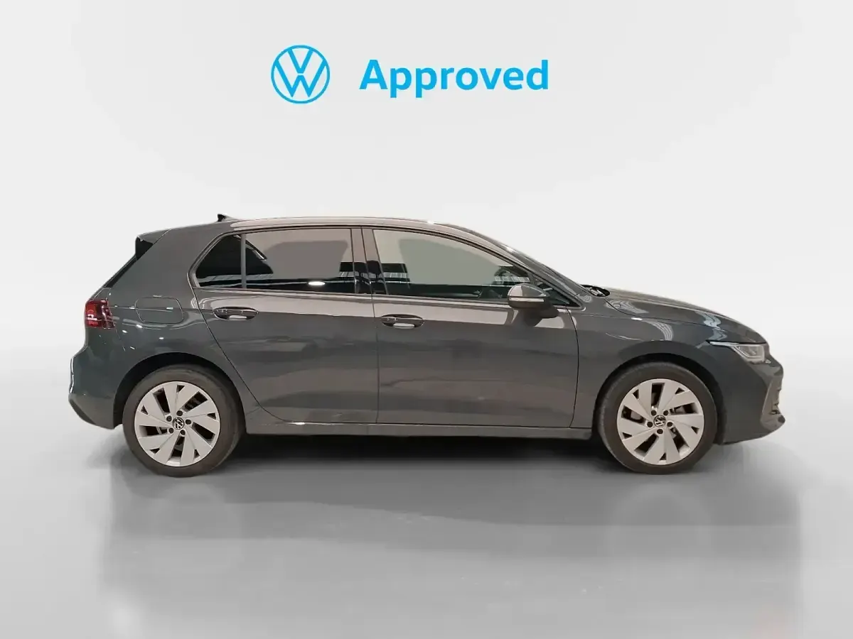 Usado VW Golf VIII Life 115 CV (84 kW) 2025 Gris Berlina