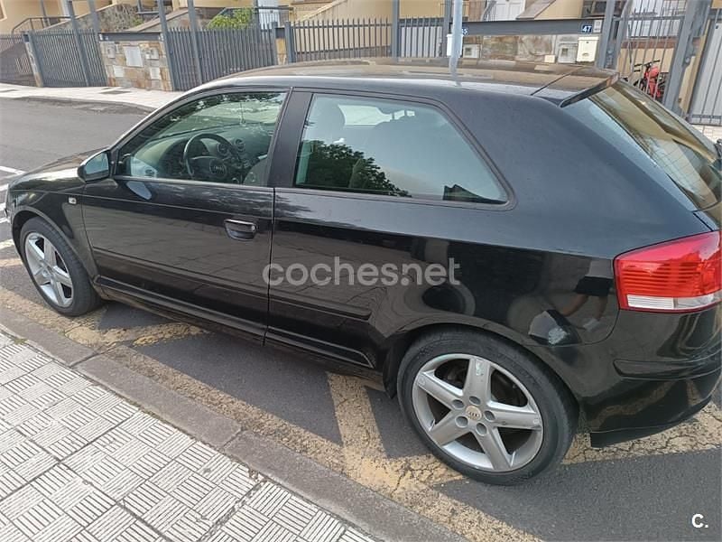 Negro Usado 2003 Audi A3 Ambition Berlina | 3900 € (Precio justo) - Imagen 1/4