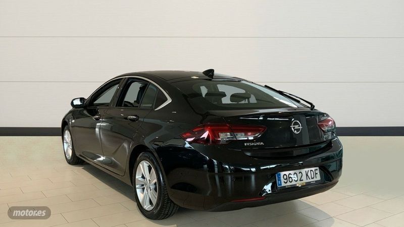 Usado Opel Insignia Selective 140 CV (102 kW) 2017 Negro Berlina