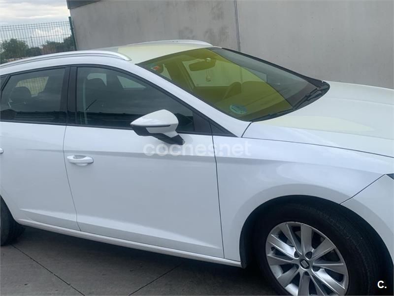 Usado Seat Leon Style 130 CV (95 kW) 2019 Blanco Familiar