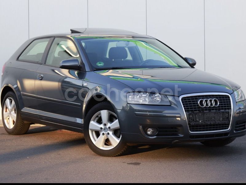 Gris / plata Usado 2005 Audi A3 Sportback Attraction Berlina | 7199 € (Precio justo) - Imagen 1/4