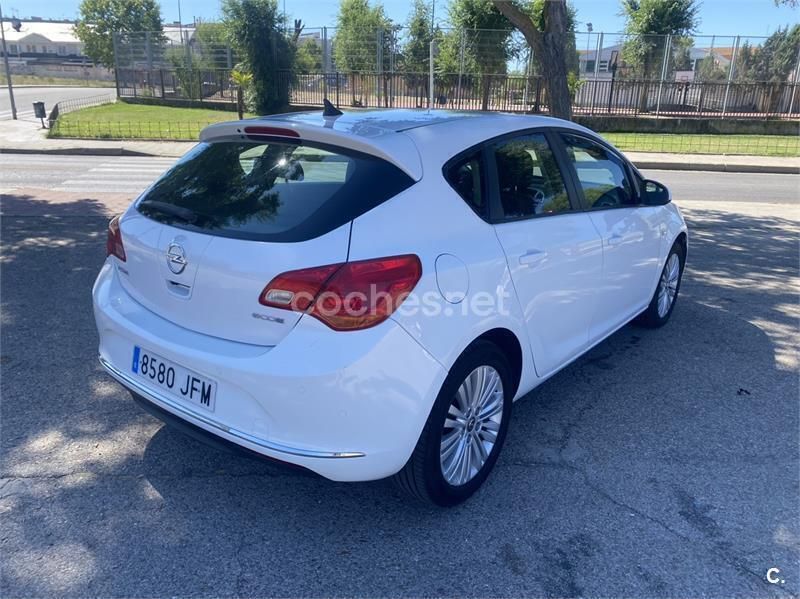 Usado Opel Astra Selective 110 CV (80 kW) 2015 Blanco Berlina