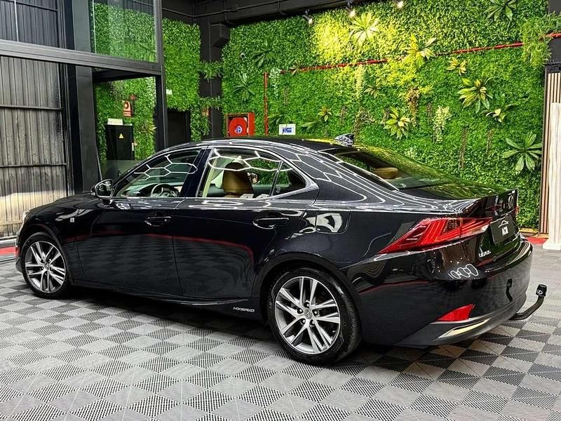 Usado Lexus IS300h Luxury Line 223 CV (164 kW) 2019 Negro Berlina