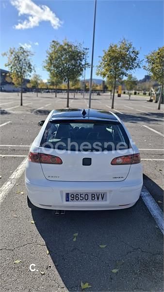 Blanco Usado 2002 Seat Ibiza Sport Berlina | 2500 € (Precio justo) - Imagen 1/4