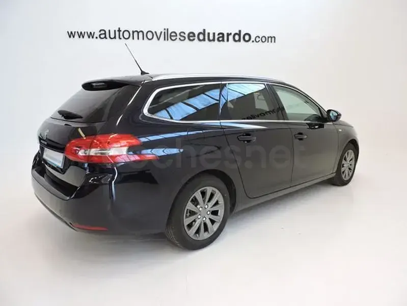 Usado Peugeot 308 SW Style 130 CV (95 kW) 2016 Negro Familiar