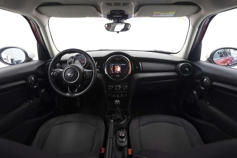 Usado Mini ONE 102 CV (75 kW) 2021 Rojo Utilitario