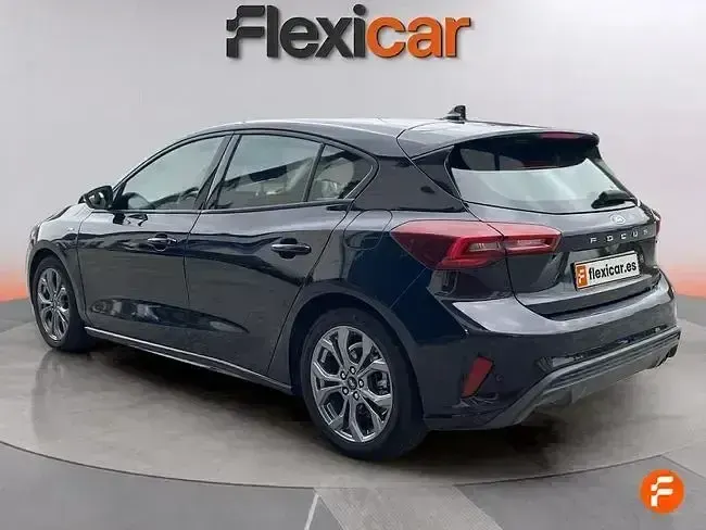 Begagnad Ford Focus ST-Line 125 HK (91 kW) 2023 Svart Sedan