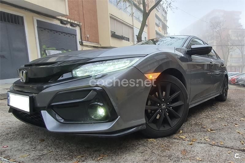 Usado Honda Civic Executive 126 CV (92 kW) 2020 Gris / plata Berlina