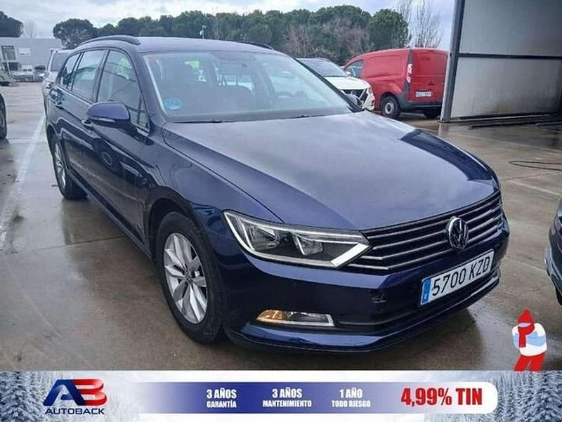 Usado VW Passat Advance 120 CV (88 kW) 2019 Azul Familiar