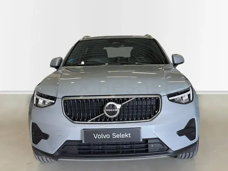 Usado Volvo XC40 Core 163 CV (119 kW) 2025 Gris / plata SUV