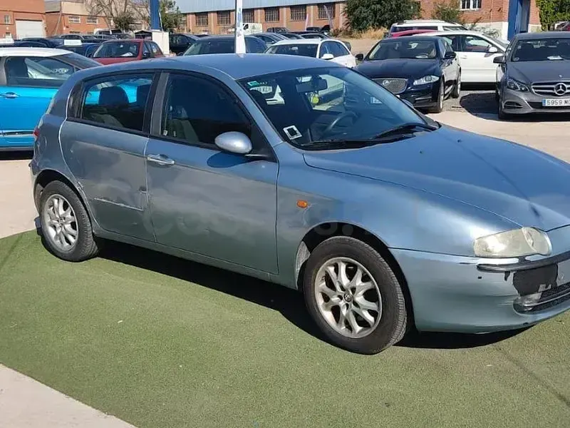 Usado Alfa Romeo 147 Impression 100 CV (73 kW) 2004 Gris / plata Utilitario