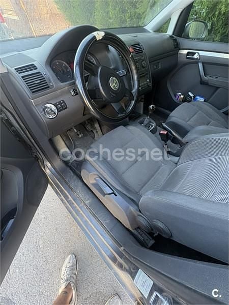 Usado VW Touran Advance 136 CV (100 kW) 2004 Gris / plata Monovolumen